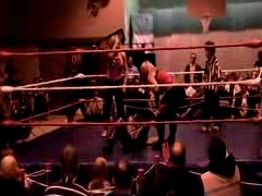 October_27,_2006_Supergirl_Title_Match_flv_000152236.jpg