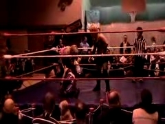 October_27,_2006_Supergirl_Title_Match_flv_000154571.jpg