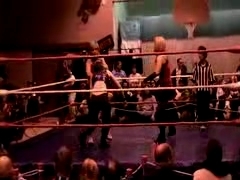 October_27,_2006_Supergirl_Title_Match_flv_000155572.jpg