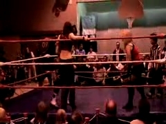 October_27,_2006_Supergirl_Title_Match_flv_000160410.jpg