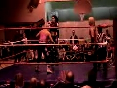 October_27,_2006_Supergirl_Title_Match_flv_000162913.jpg