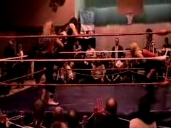 October_27,_2006_Supergirl_Title_Match_flv_000165582.jpg