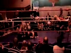 October_27,_2006_Supergirl_Title_Match_flv_000166333.jpg