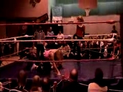 October_27,_2006_Supergirl_Title_Match_flv_000170337.jpg