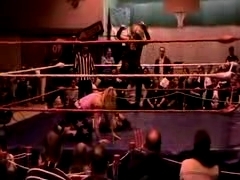 October_27,_2006_Supergirl_Title_Match_flv_000171588.jpg