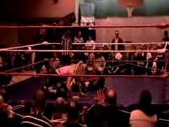 October_27,_2006_Supergirl_Title_Match_flv_000172005.jpg