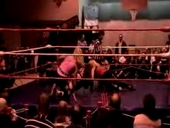 October_27,_2006_Supergirl_Title_Match_flv_000173006.jpg