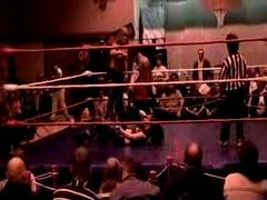 October_27,_2006_Supergirl_Title_Match_flv_000179096.jpg