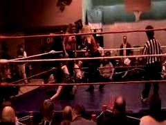 October_27,_2006_Supergirl_Title_Match_flv_000180514.jpg