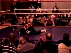 October_27,_2006_Supergirl_Title_Match_flv_000199032.jpg