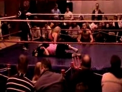 October_27,_2006_Supergirl_Title_Match_flv_000199867.jpg