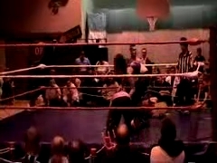 October_27,_2006_Supergirl_Title_Match_flv_000209877.jpg