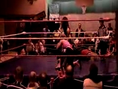 October_27,_2006_Supergirl_Title_Match_flv_000210377.jpg