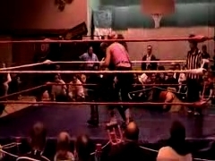 October_27,_2006_Supergirl_Title_Match_flv_000211128.jpg