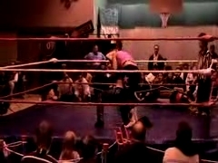 October_27,_2006_Supergirl_Title_Match_flv_000211962.jpg