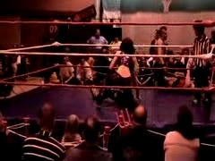 October_27,_2006_Supergirl_Title_Match_flv_000213130.jpg