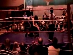 October_27,_2006_Supergirl_Title_Match_flv_000218552.jpg