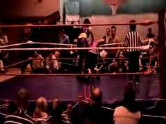 October_27,_2006_Supergirl_Title_Match_flv_000220971.jpg