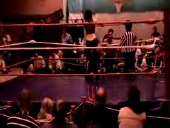 October_27,_2006_Supergirl_Title_Match_flv_000221638.jpg