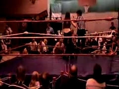 October_27,_2006_Supergirl_Title_Match_flv_000223473.jpg