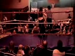 October_27,_2006_Supergirl_Title_Match_flv_000223891.jpg