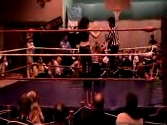 October_27,_2006_Supergirl_Title_Match_flv_000226727.jpg