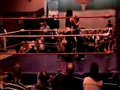 October_27,_2006_Supergirl_Title_Match_flv_000228061.jpg