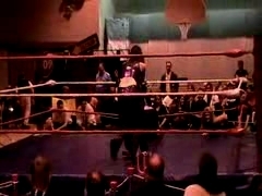 October_27,_2006_Supergirl_Title_Match_flv_000229229.jpg