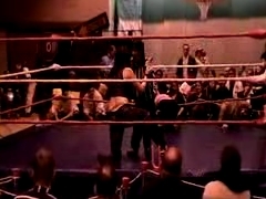 October_27,_2006_Supergirl_Title_Match_flv_000230397.jpg