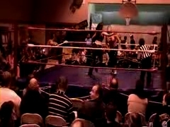 October_27,_2006_Supergirl_Title_Match_flv_000260010.jpg