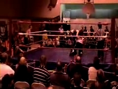 October_27,_2006_Supergirl_Title_Match_flv_000264014.jpg