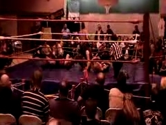 October_27,_2006_Supergirl_Title_Match_flv_000270020.jpg