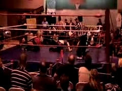 October_27,_2006_Supergirl_Title_Match_flv_000270604.jpg