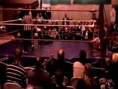 October_27,_2006_Supergirl_Title_Match_flv_000273023.jpg