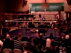 October_27,_2006_Supergirl_Title_Match_flv_000295045.jpg