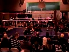 October_27,_2006_Supergirl_Title_Match_flv_000296296.jpg