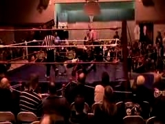 October_27,_2006_Supergirl_Title_Match_flv_000299383.jpg