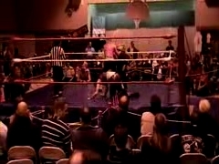 October_27,_2006_Supergirl_Title_Match_flv_000300551.jpg