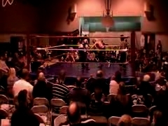 October_27,_2006_Supergirl_Title_Match_flv_000331748.jpg