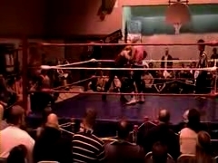 October_27,_2006_Supergirl_Title_Match_flv_000350100.jpg