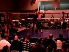 October_27,_2006_Supergirl_Title_Match_flv_000351768.jpg