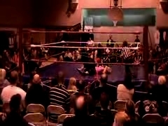 October_27,_2006_Supergirl_Title_Match_flv_000399900.jpg