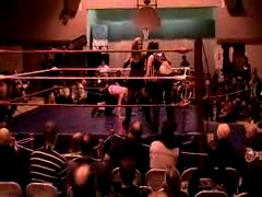 October_27,_2006_Supergirl_Title_Match_flv_000409409.jpg