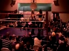 October_27,_2006_Supergirl_Title_Match_flv_000413080.jpg