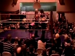 October_27,_2006_Supergirl_Title_Match_flv_000413664.jpg