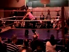 October_27,_2006_Supergirl_Title_Match_flv_000437187.jpg