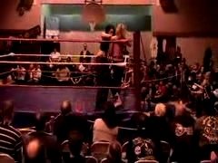 October_27,_2006_Supergirl_Title_Match_flv_000440107.jpg