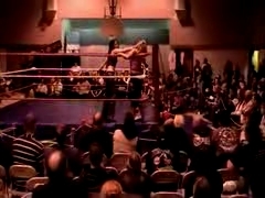 October_27,_2006_Supergirl_Title_Match_flv_000444361.jpg