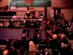 October_27,_2006_Supergirl_Title_Match_flv_000448031.jpg