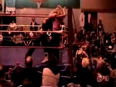 October_27,_2006_Supergirl_Title_Match_flv_000450033.jpg